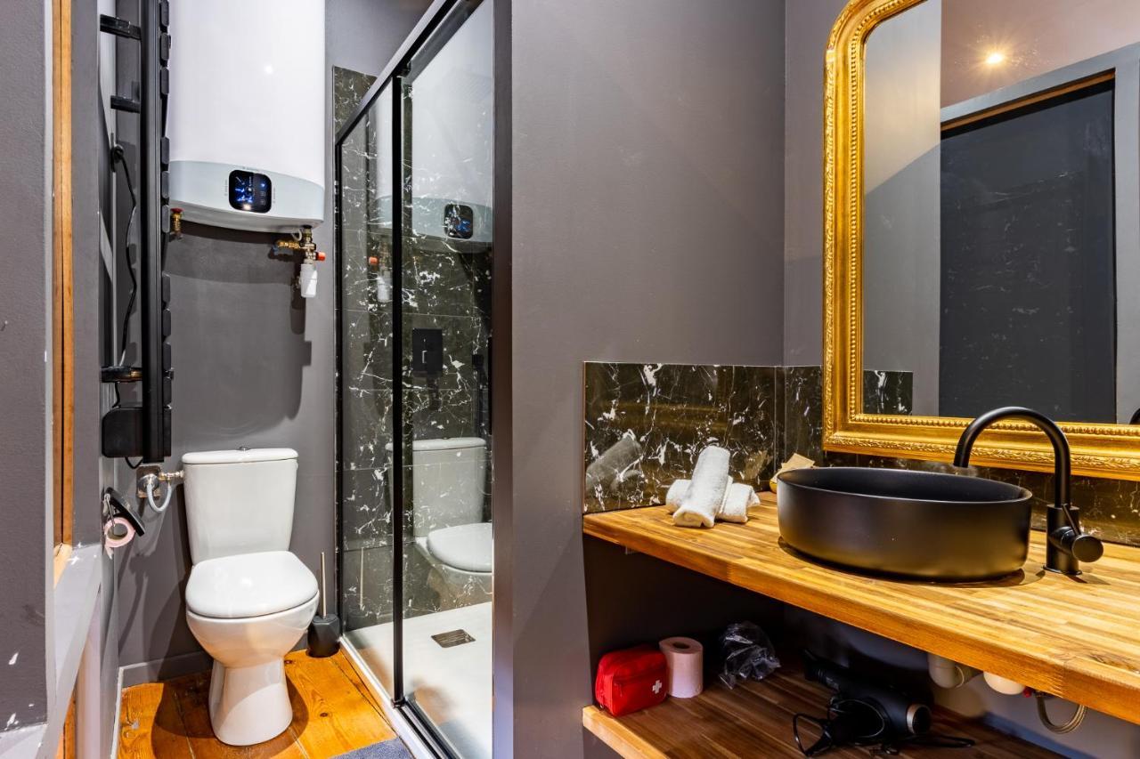 Apartment Parenthese - *