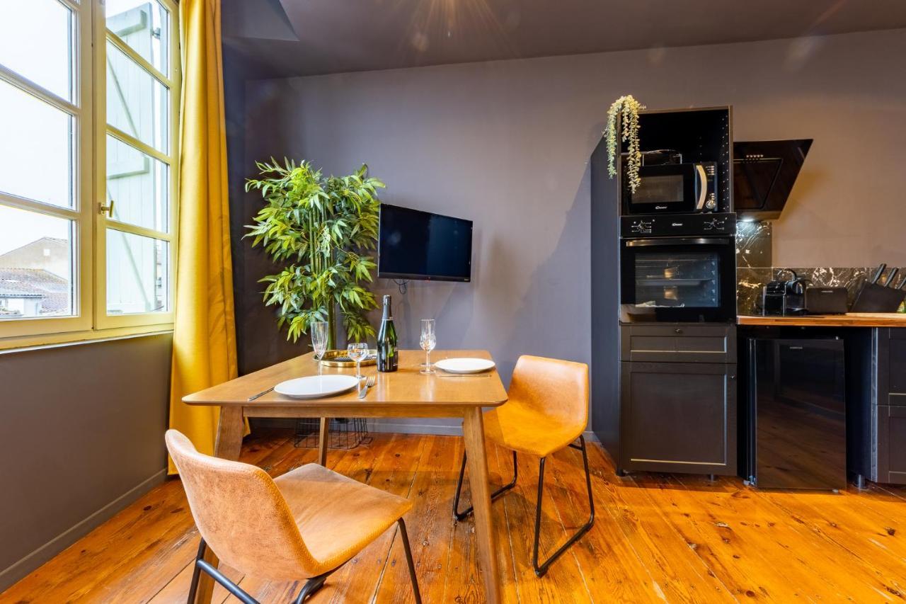 Apartment Parenthese - *